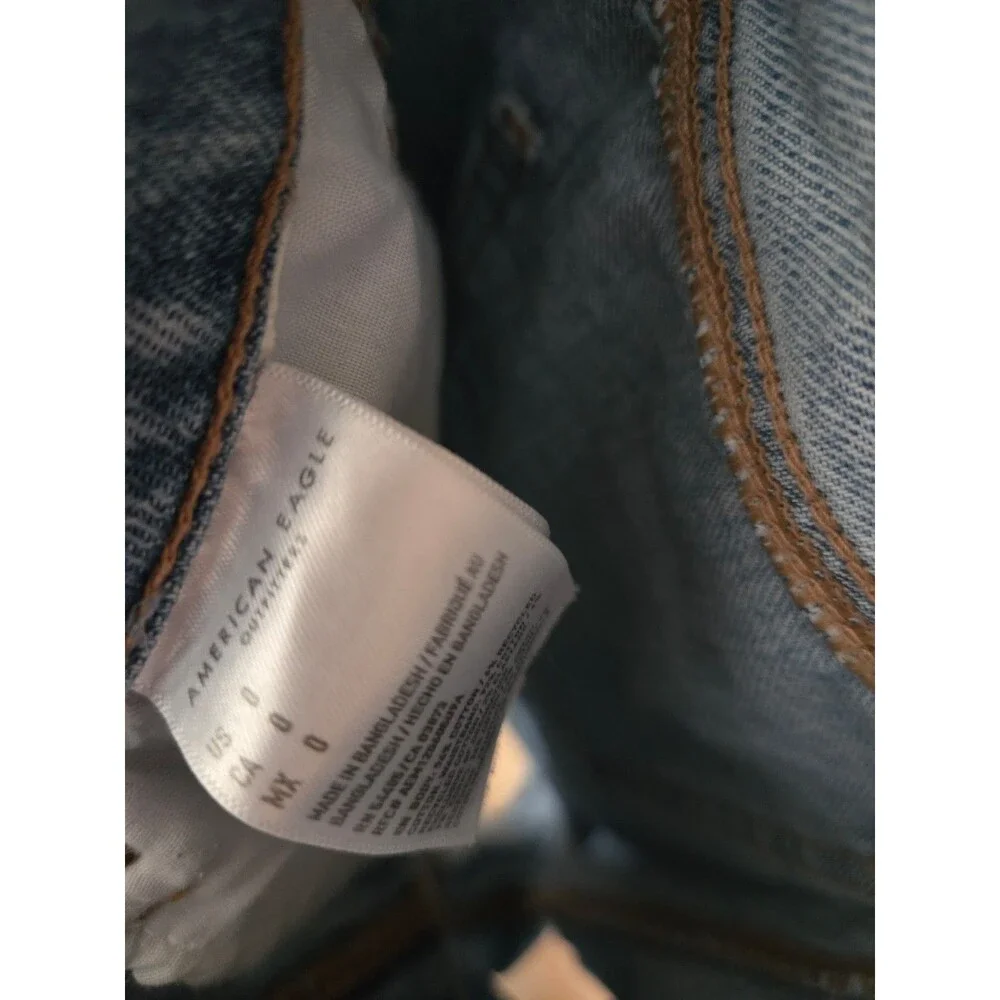 American Eagle Denim Baggy Mom Jean Shorts Light Wash Cutoff Destructed 0